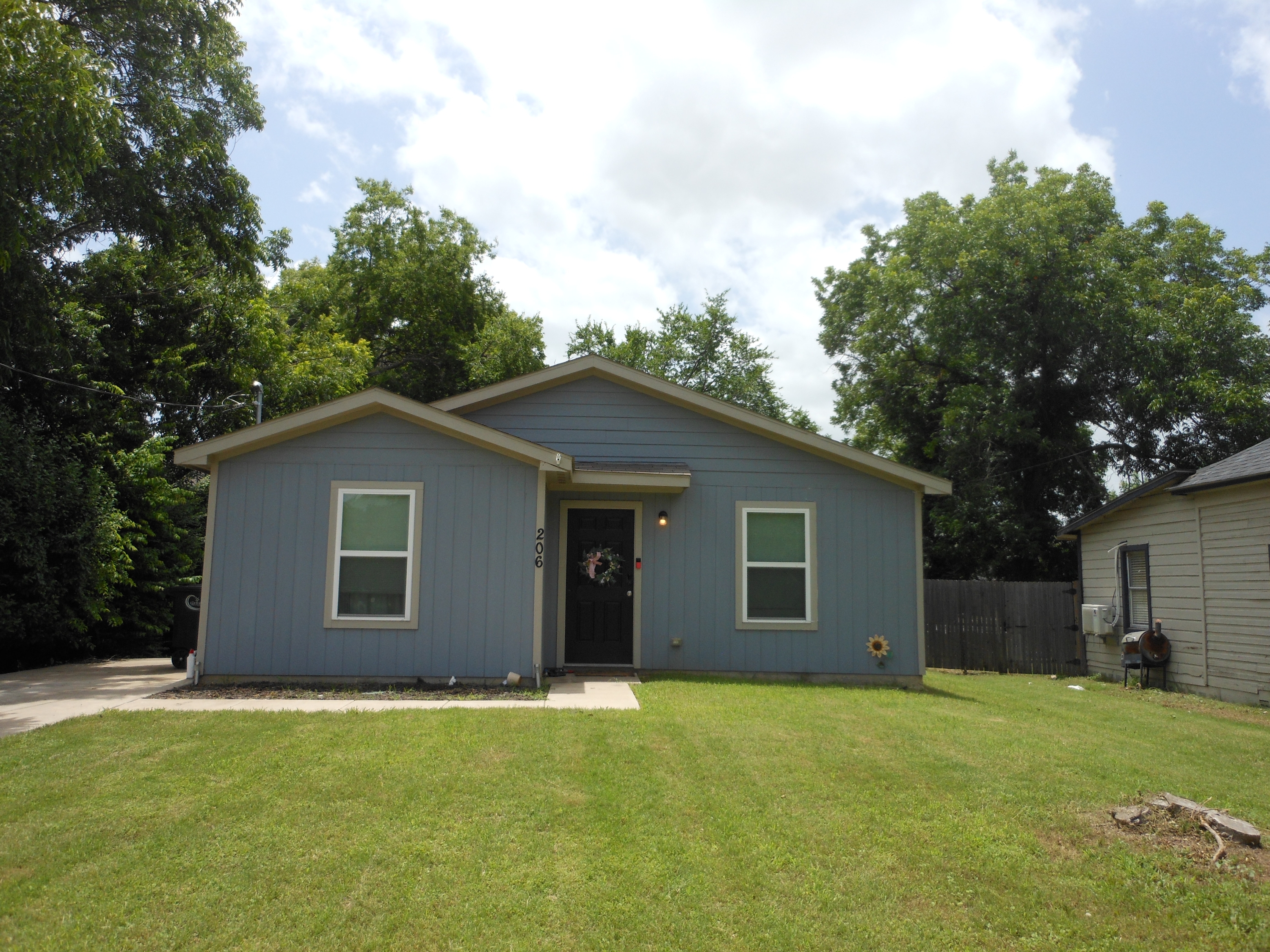 Property main image